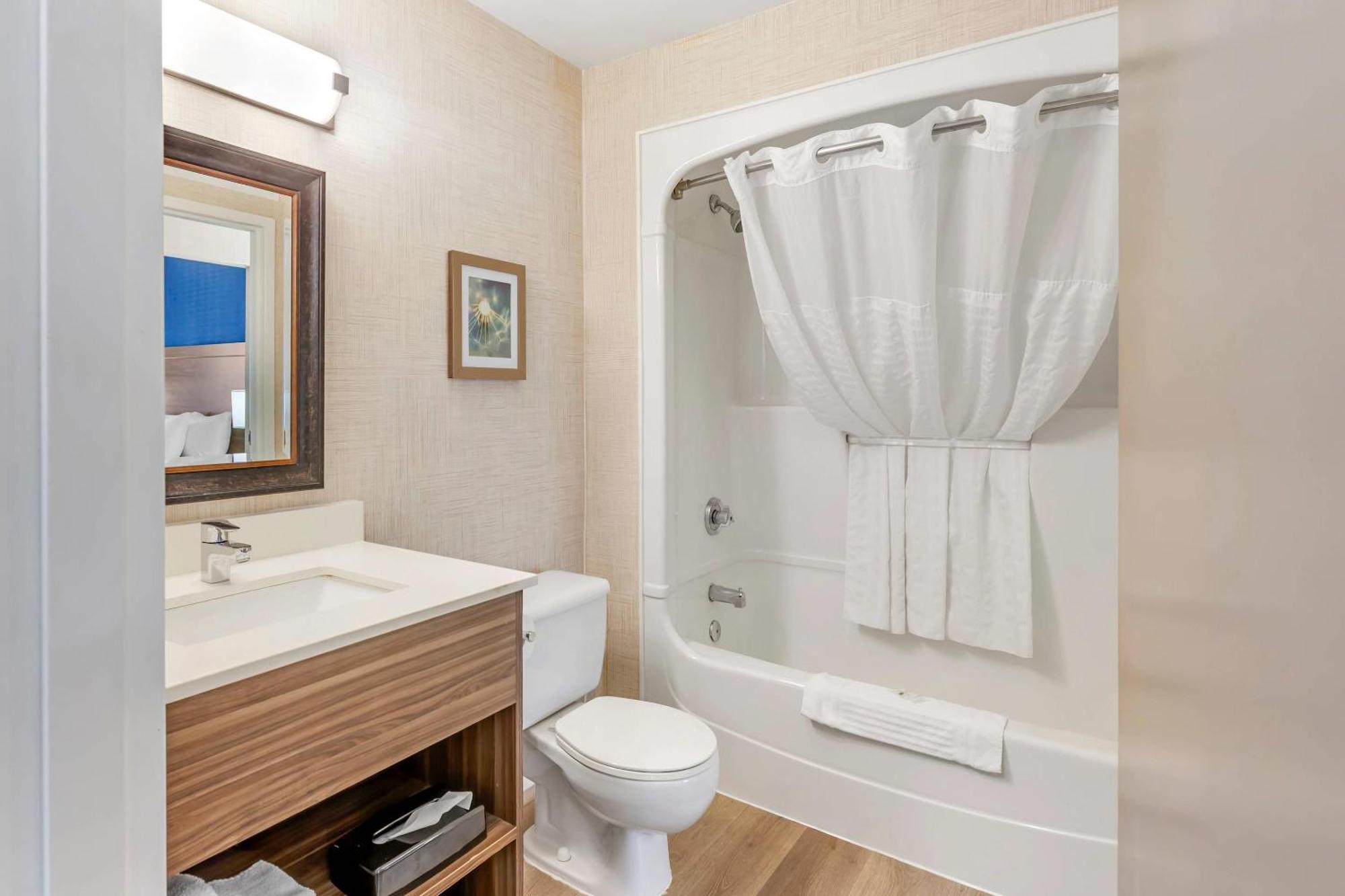 Quality Suites Вітбі Екстер'єр фото